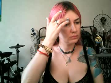 Watch bluexowl performing live on BoomCams free cam network