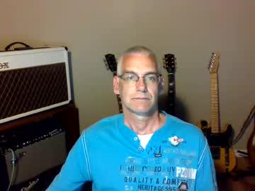 Watch bomec40 performing live on BoomCams free cam network
