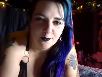Watch borderlinevoluptuous performing live on BoomCams free cam network