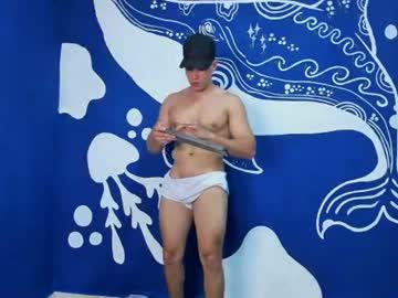 Watch brian_muscle performing live on BoomCams free cam network