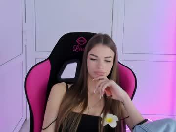 Watch brooklunglow_ performing live on BoomCams free cam network