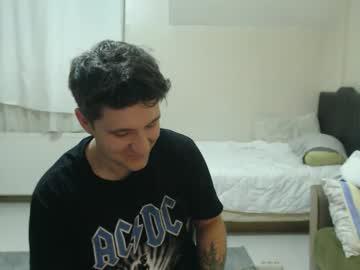 Watch brownhaiir performing live on BoomCams free cam network