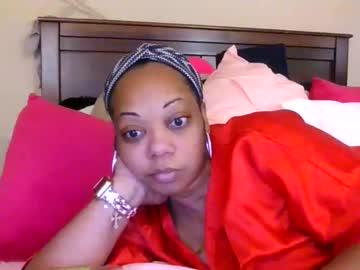 Watch brownroundrenee performing live on BoomCams free cam network