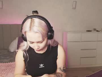 Watch bubblebunny_ performing live on BoomCams free cam network