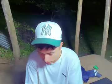 Watch cameron_re performing live on BoomCams free cam network