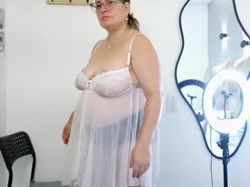 Watch carolinacrus01 performing live on BoomCams free cam network