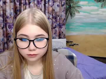 Watch cassandra_shy performing live on BoomCams free cam network