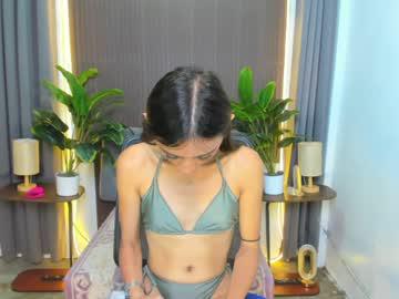 Watch cassandrafoxxx performing live on BoomCams free cam network