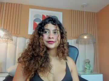 Watch cassiehot_ performing live on BoomCams free cam network