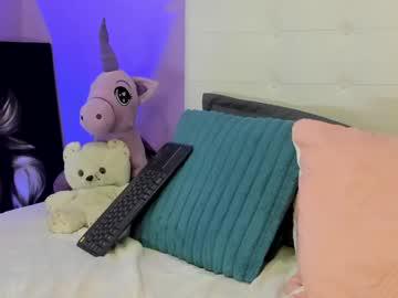 Watch charlotte1117 performing live on BoomCams free cam network