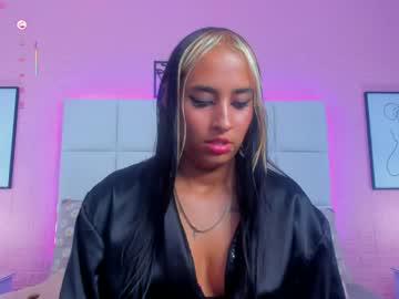 Watch charlotte_kisss performing live on BoomCams free cam network