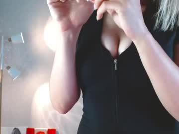 Watch charming_beauty performing live on BoomCams free cam network