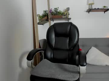 Watch chleo_smith performing live on BoomCams free cam network