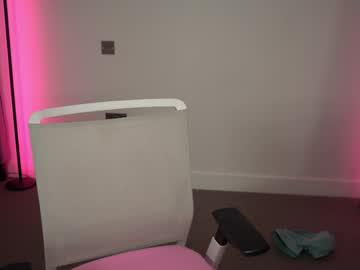 Watch chloewildd performing live on BoomCams free cam network