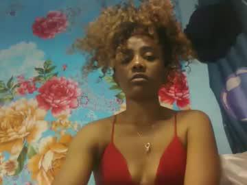 Watch ciciezah performing live on BoomCams free cam network