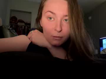 Watch clumsycummer performing live on BoomCams free cam network