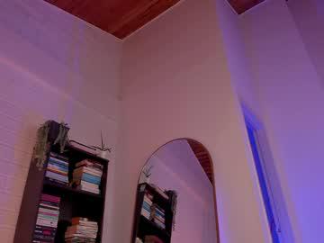 Watch cris_roberts performing live on BoomCams free cam network