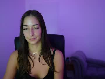 Watch crystalbrunette18 performing live on BoomCams free cam network