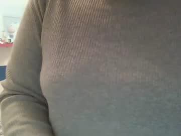 Watch crystalhouse444 performing live on BoomCams free cam network