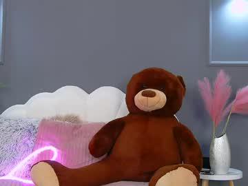 Watch crystallred performing live on BoomCams free cam network