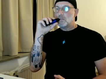 Watch curman85 performing live on BoomCams free cam network