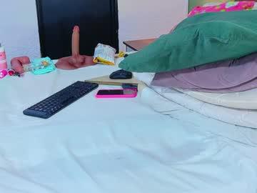 Watch curvyebonyy_ performing live on BoomCams free cam network