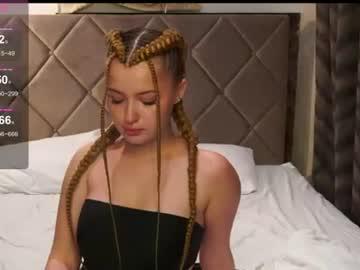 Watch cutecurlysue performing live on BoomCams free cam network