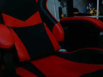 Watch daelow_ performing live on BoomCams free cam network