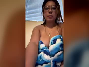Watch daisy_baby32 performing live on BoomCams free cam network