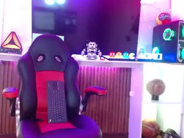 Watch daliila_queen performing live on BoomCams free cam network