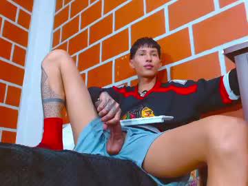 Watch daniel_deluxx performing live on BoomCams free cam network