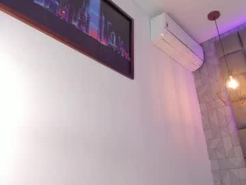 Watch dannavelvet performing live on BoomCams free cam network