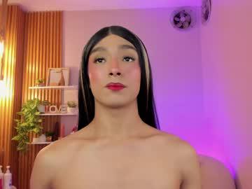 Watch dara_petite_ performing live on BoomCams free cam network
