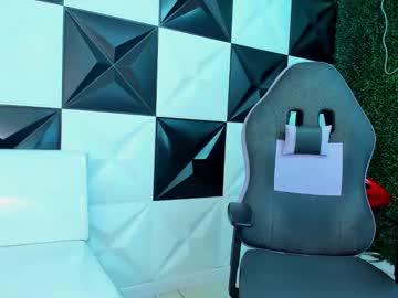 Watch davexxx_ performing live on BoomCams free cam network