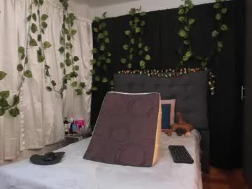 Watch delilah_85 performing live on BoomCams free cam network