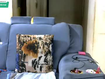 Watch delliciouscandy39 performing live on BoomCams free cam network