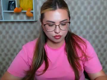 Watch diamantkriss_ performing live on BoomCams free cam network
