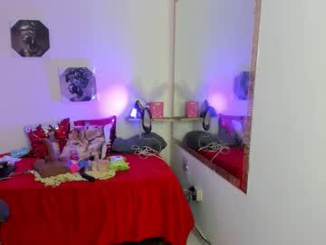 Watch dulce_luna_small performing live on BoomCams free cam network