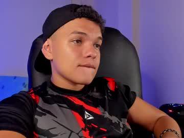 Watch dunkan_kravitz performing live on BoomCams free cam network