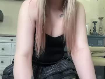 Watch effylovesu performing live on BoomCams free cam network