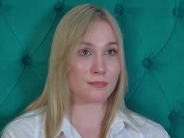 Watch elaravoltage performing live on BoomCams free cam network