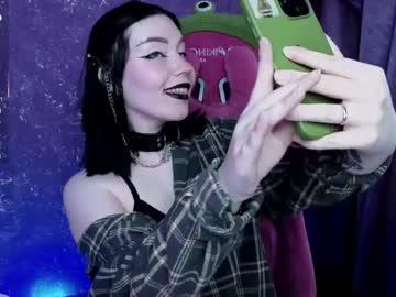 Watch elizabethflowerr performing live on BoomCams free cam network