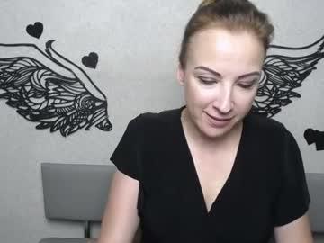 Watch elizabethsho performing live on BoomCams free cam network