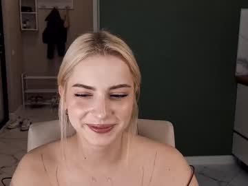 Watch elizabetqt performing live on BoomCams free cam network