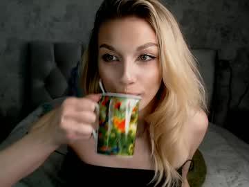 Watch ellamilla performing live on BoomCams free cam network