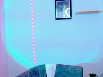 Watch emily_lindey_ performing live on BoomCams free cam network