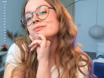 Watch emilyforelsket performing live on BoomCams free cam network