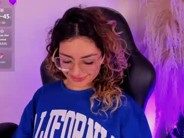 Watch emilyjonesss_ performing live on BoomCams free cam network