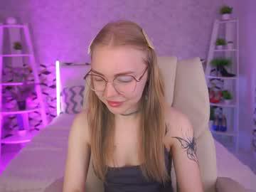 Watch emilysunshines performing live on BoomCams free cam network