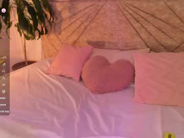 Watch emmaduff_ performing live on BoomCams free cam network